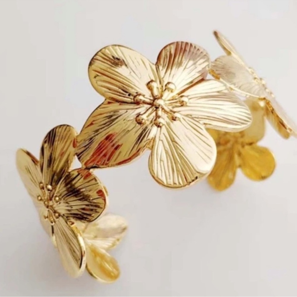 Flower Gold Stainless Steel Cuff Bracelet